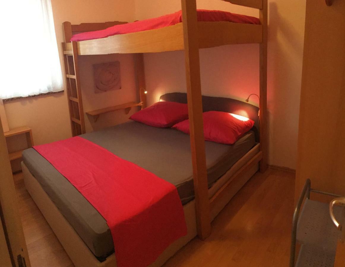 Apartment Jurja Povljana Buitenkant foto